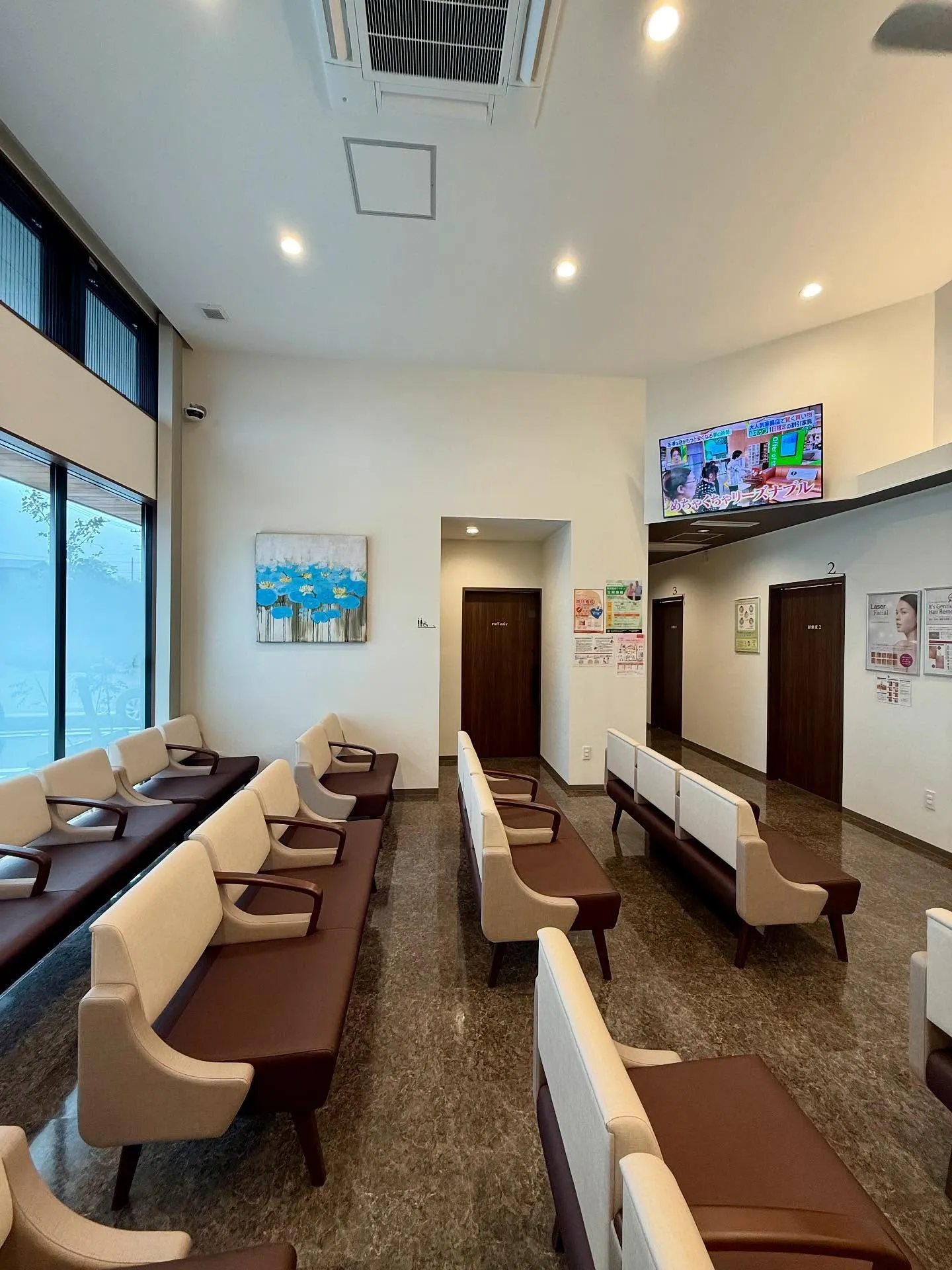 3ヶ月ほどで絵画を入れ替えてもらっています🖼️